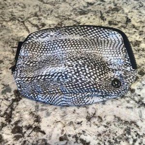 EUC Womens Lululemon Everywhere faux snakeskin printed crossbody/belt bag